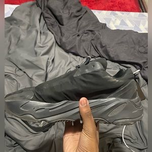 Yeezy boost 700 size 9.5